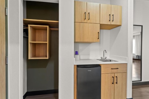 King Room Near William P. Hobby Airport HOU 5 Luxury Bookings