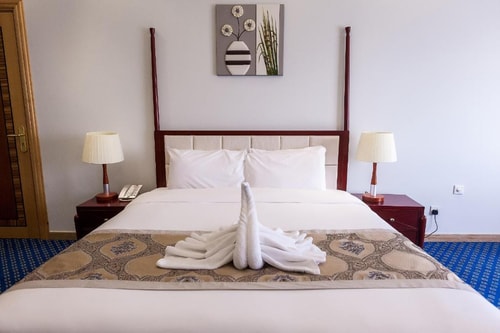 Deluxe Suite Near American School 1 Luxury Bookings