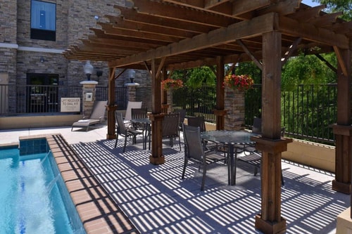 King Room Near A-MAX Auto Insurance DAL 10 Luxury Bookings