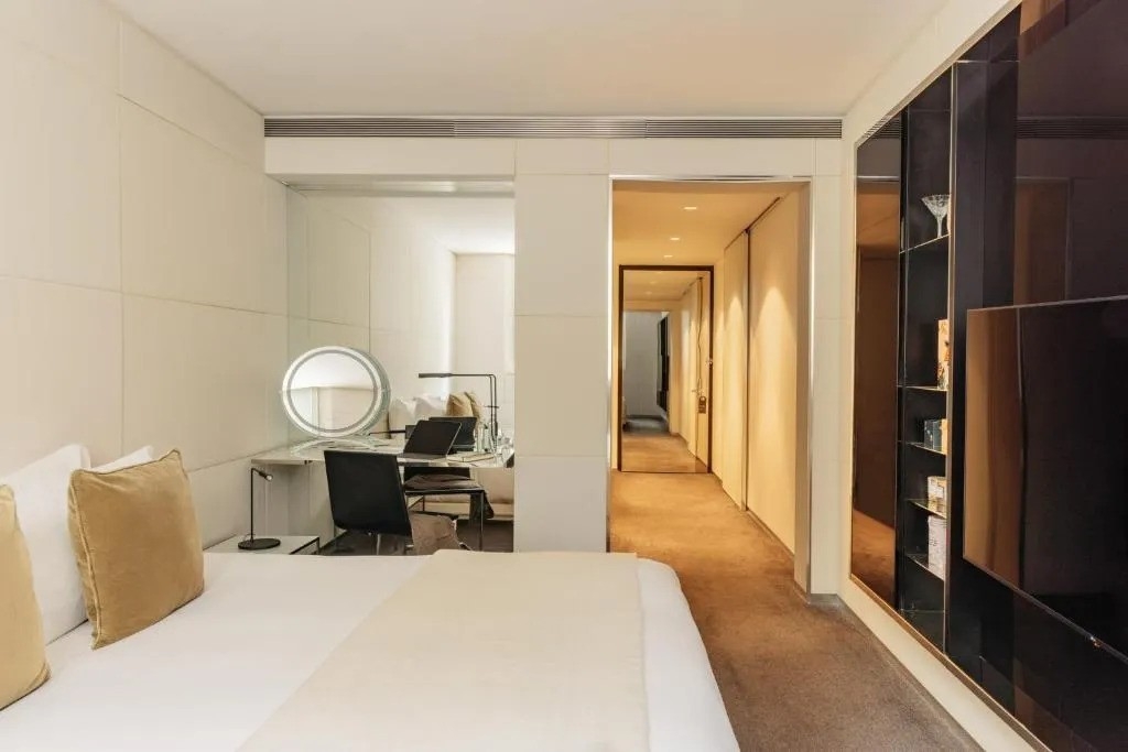 Deluxe King Room Near London Transport Museum LON Luxury Bookings