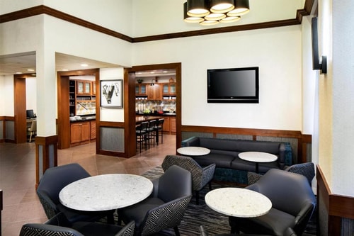 King Room Near Churchill Tower DAL 6 Luxury Bookings