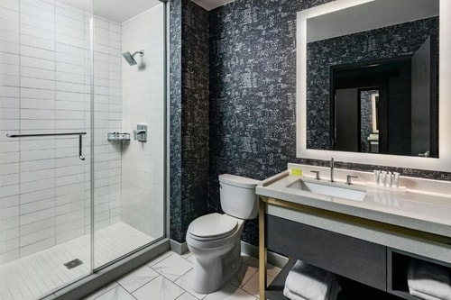 Guest Room Near To Discovery Green HOU 3 Luxury Bookings