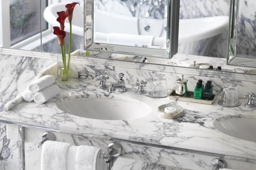 Deluxe Queen Room Near The Wellness Lab LON 1 Luxury Bookings