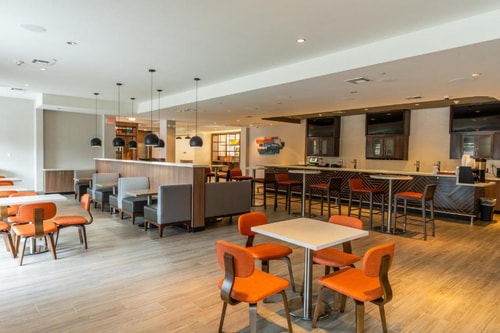 Standard King Room Near SJV Playground HOU 16 Luxury Bookings