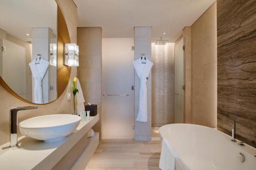 2 Bedroom Apartment Creek View Near Dubai Chambers 9 Luxury Bookings