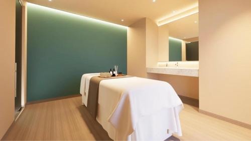 Superior King Room Near Green Community Village 11 Luxury Bookings