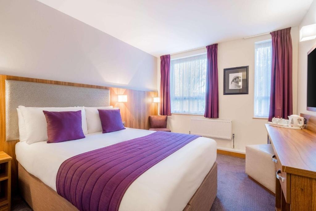 Double Or Twin Room Near Netherhall House LON Luxury Bookings