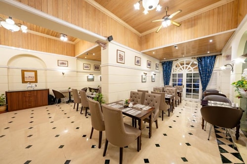 Deluxe King Or Twin Room Near Satwa Roundabout 13 Luxury Bookings