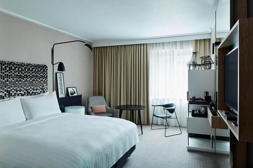 Deluxe King Room Near Forty Tree Green LON Luxury Bookings