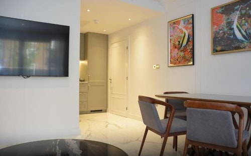 1 Bedroom Deluxe Apartment Near Barclays Bank LON 5 Luxury Bookings