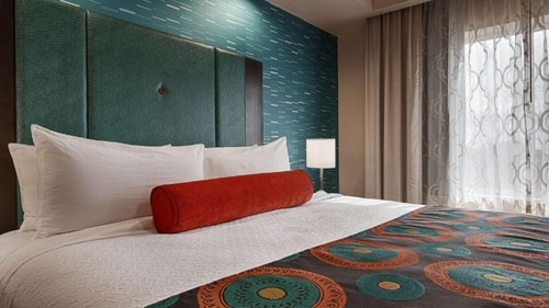 King Room With Sofa Bed Near Willowbrook Plaza HOU 1 Luxury Bookings