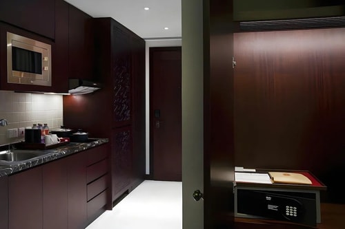 Studio Near Stop and Pick Hypermarket 6 Luxury Bookings