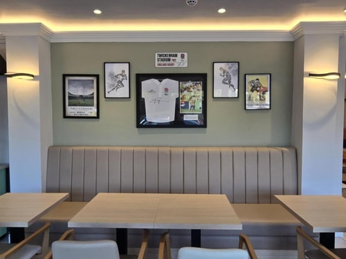 Queen Room Near The Chiswick Cinema LON 9 Luxury Bookings