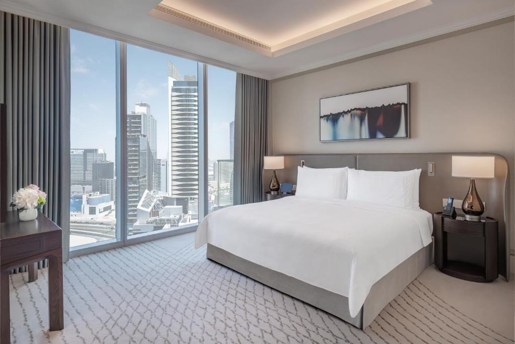 Deluxe Room City Skyline View Near Dubai Ice Rink Luxury Bookings
