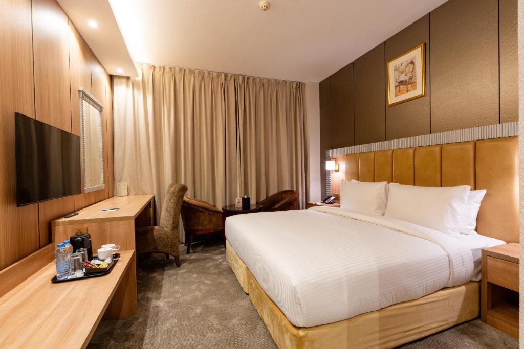 Standard King Or Twin Room Near Abuhail Centre Luxury Bookings