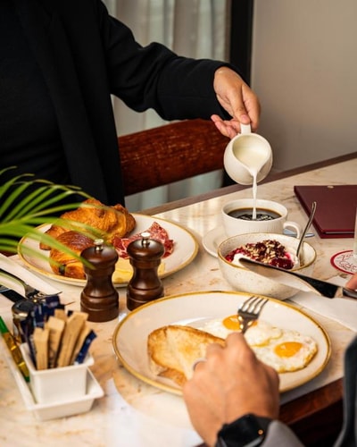 Superior Room Near Aldgate Square LON 10 Luxury Bookings