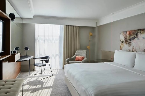 Deluxe Queen Room Near Gloucester Park LON 1 Luxury Bookings
