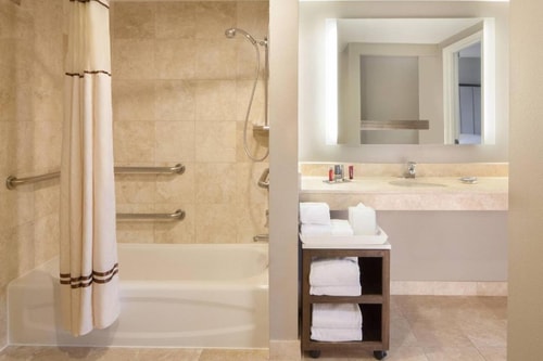 One Bedroom Suite Near Cavender's Boot City DAL 5 Luxury Bookings