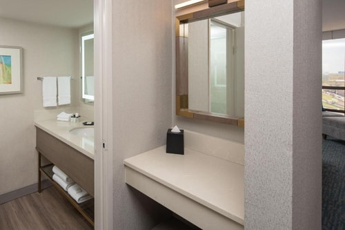 Guest Room Near Galleria Chevrolet DAL 4 Luxury Bookings