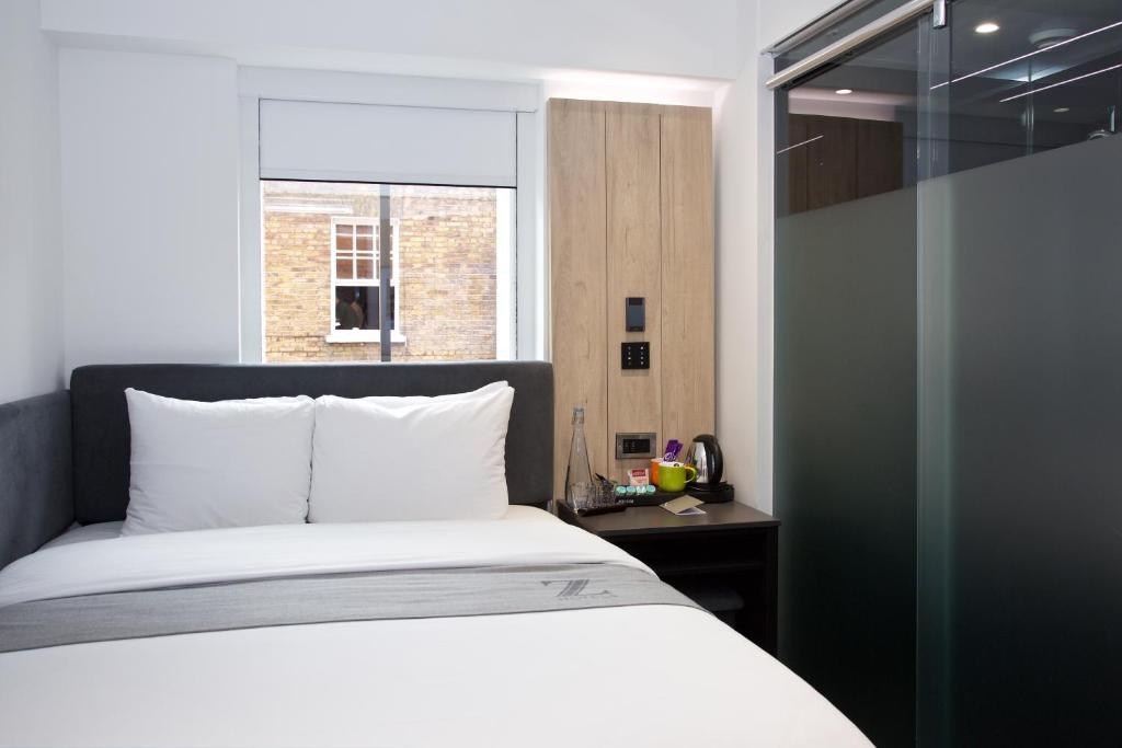 Queen Room Near Soho Square Gardens LON Luxury Bookings