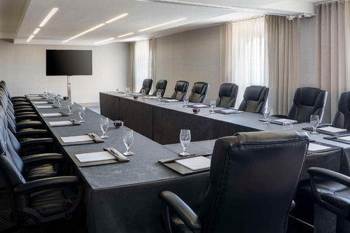 King Room Near DFW Airport Energy Plaza DAL 7 Luxury Bookings