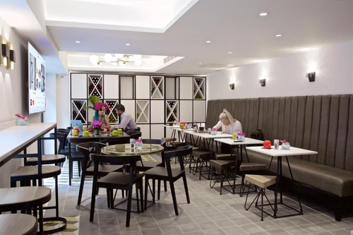 Queen Room Near Soho Square Gardens LON 7 Luxury Bookings