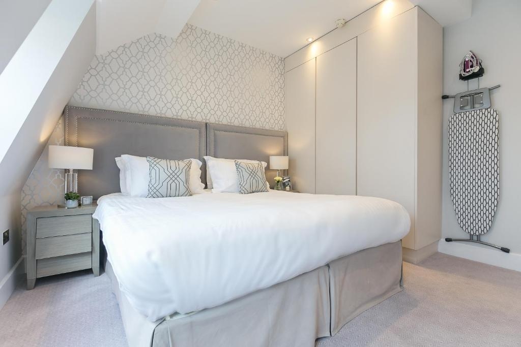Two Bedroom Apartment Near Cleveland Square LON Luxury Bookings