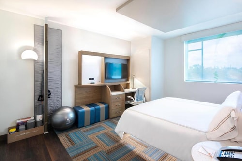 Standard King Room Near Middle Point Marina MIA 1 Luxury Bookings