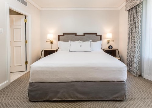 Classic King Room Near Market Square Park HOU 1 Luxury Bookings