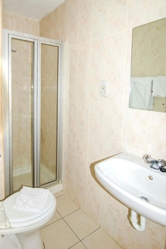 Double Room Near Cleveland Square LON 4 Luxury Bookings