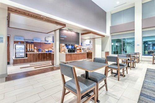 Standard King Or Twin Room Near Planet Fitness HOU 10 Luxury Bookings
