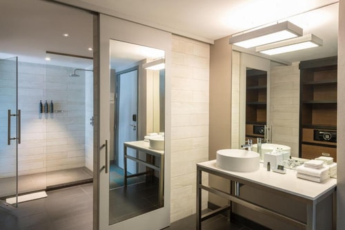 Guest King Or Twin Room Near Hazza Zayed Stadium 5 Luxury Bookings