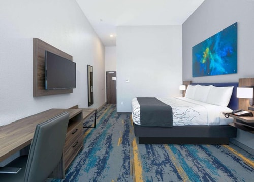 Deluxe King Room Near Walmart Supercenter DAL 2 Luxury Bookings