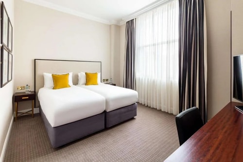 Standard Room Near East Lawn LON 2 Luxury Bookings