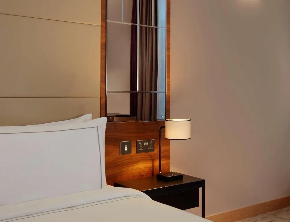 Superior Double Room Near The Graffiti Tunnel LON Luxury Bookings
