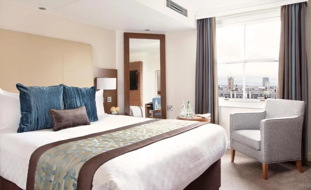 Standard Double Room Near Swiss Glockenspiel LON Luxury Bookings