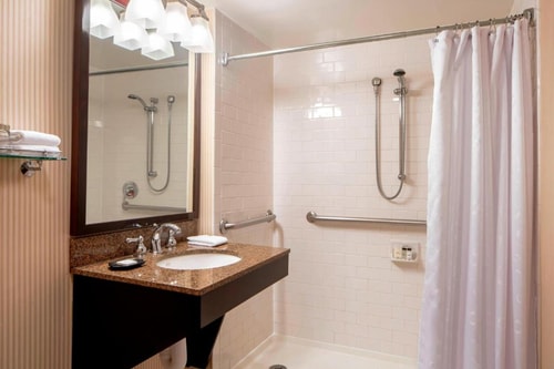 Queen Guest Room Near Dyer Stadium HOU 2 Luxury Bookings