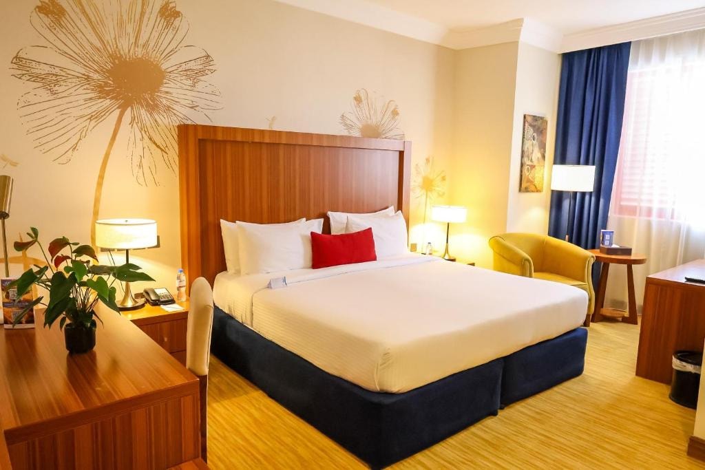 Premium King Room Near To Plant Exhibition Garden Luxury Bookings