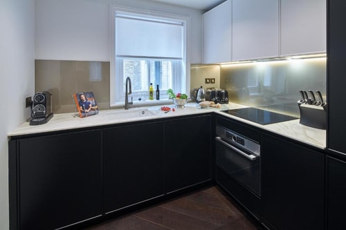 2 Bedroom Apartment Near Lexham Legal LON 3 Luxury Bookings