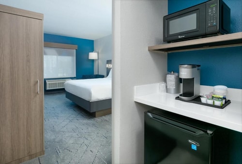 Standard King Room Near Ace Kitchen And Lounge DAL 2 Luxury Bookings