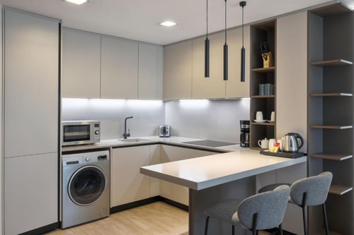 Deluxe Studio Near Doha Bank Dubai 2 Luxury Bookings