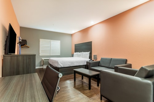 Deluxe King Studio Near Harmony Garden HOU Luxury Bookings