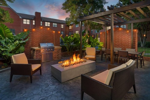 Studio Suite Near Glazer's Beer and Beverage DAL 12 Luxury Bookings