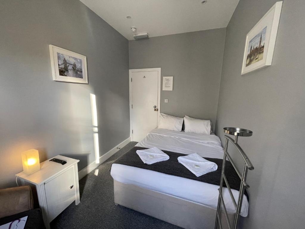 Double Or Twin Room Near Holland Park LON Luxury Bookings