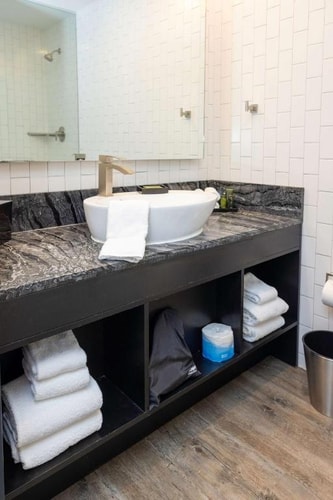 King room Near The Richman Law Firm DAL 6 Luxury Bookings