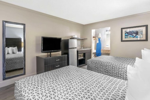 King or Twin Room Gator Golf Adventure Park ORL 1 Luxury Bookings