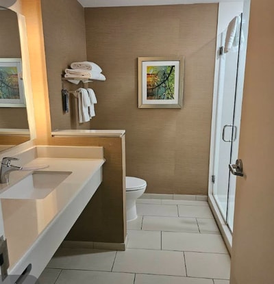 King Room Near Windfern Business Park HOU 1 Luxury Bookings