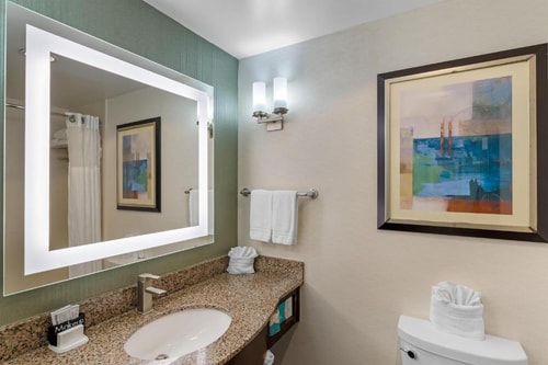 Queen Room Near AMF Windfern Lanes HOU 6 Luxury Bookings