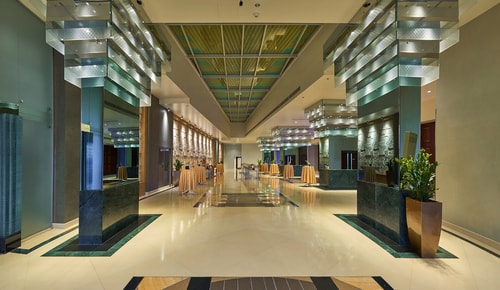 Deluxe Room Near Dubai Airport by Luxury Bookings 10 Luxury Bookings