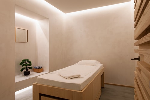 Deluxe Room Near Dubai Airport by Luxury Bookings 17 Luxury Bookings
